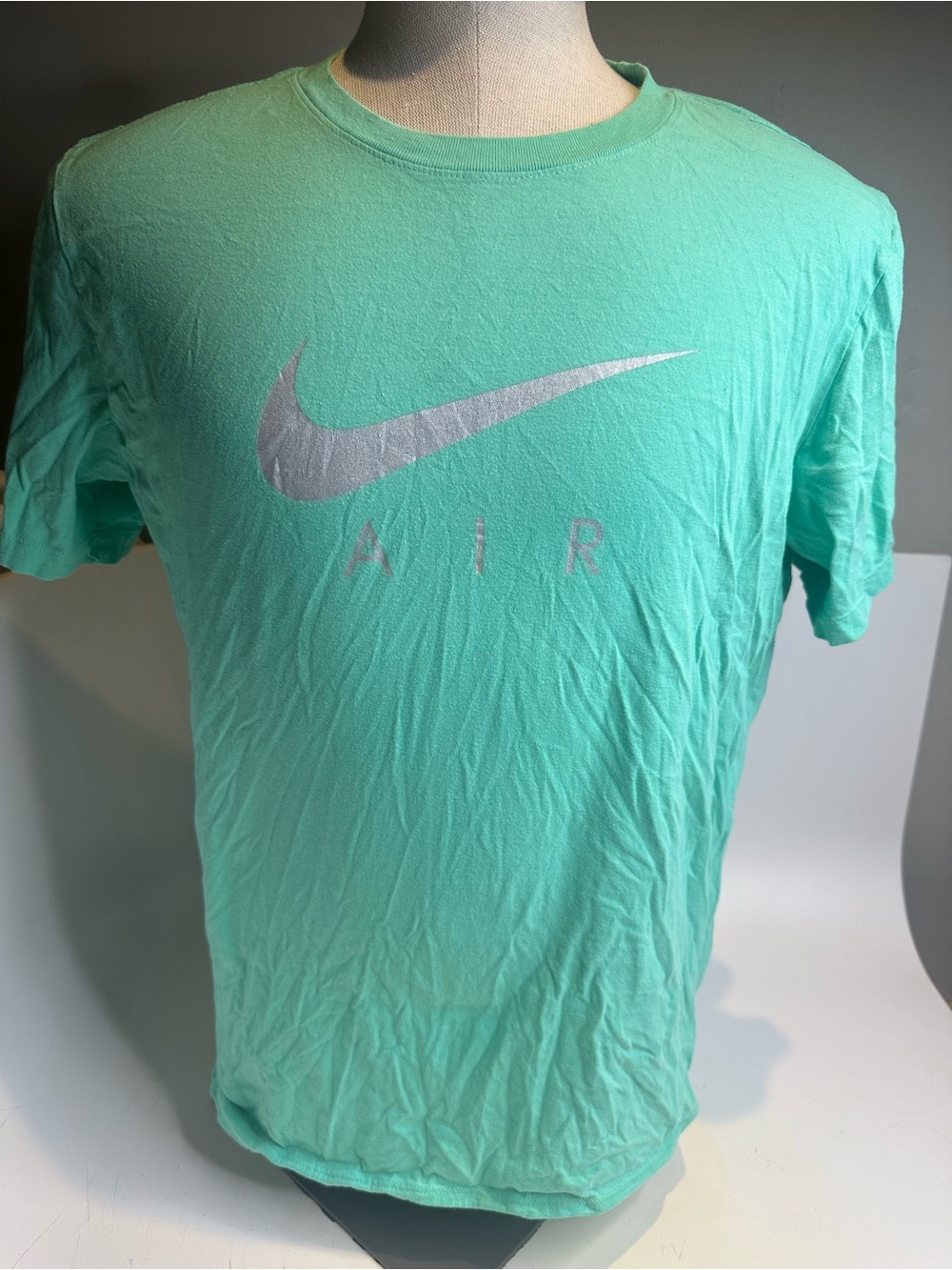 Nike Mint Green T-Shirt with Silver Swoosh AIR Logo - Picture 2 of 5